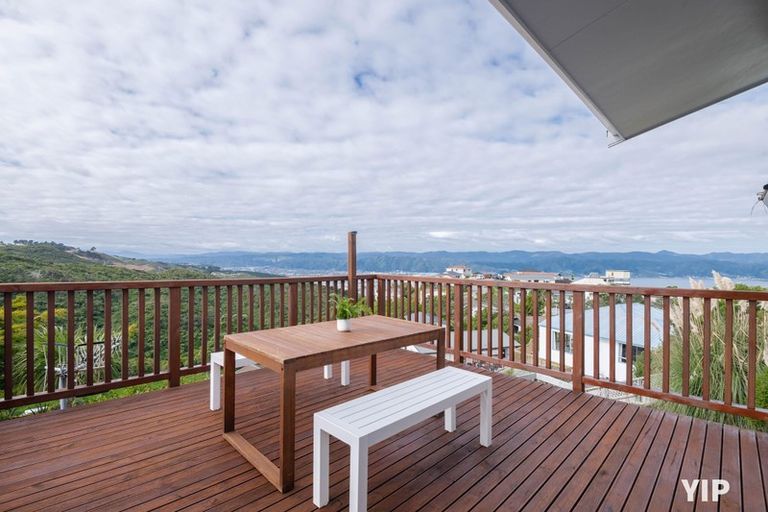 Photo of property in 21 Sunhaven Drive, Newlands, Wellington, 6037