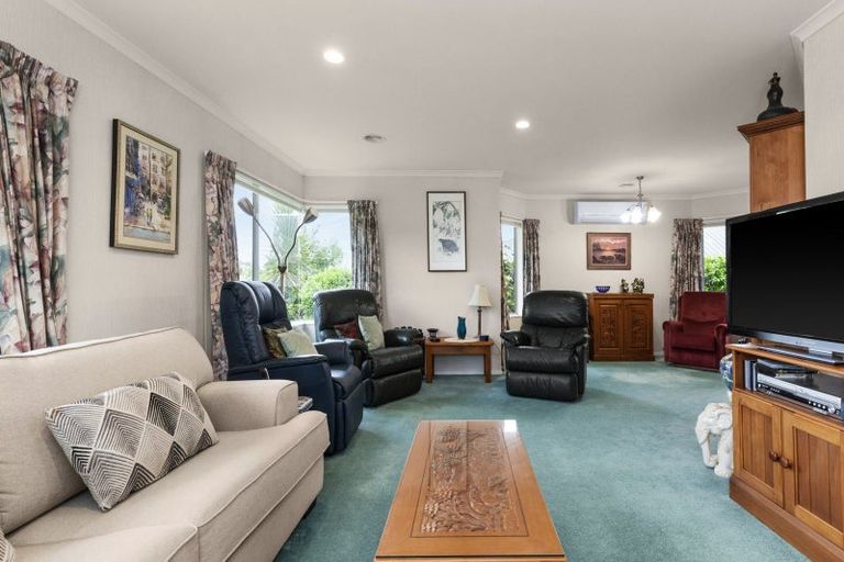 Photo of property in 11 Kingsgate Avenue, Havelock North, 4130