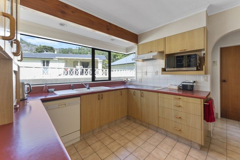 Photo of property in 65 Kamahi Street, Stokes Valley, Lower Hutt, 5019