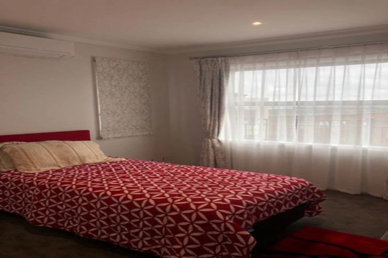 Photo of property in 5 Michael Richard Place, East Tamaki Heights, Auckland, 2016