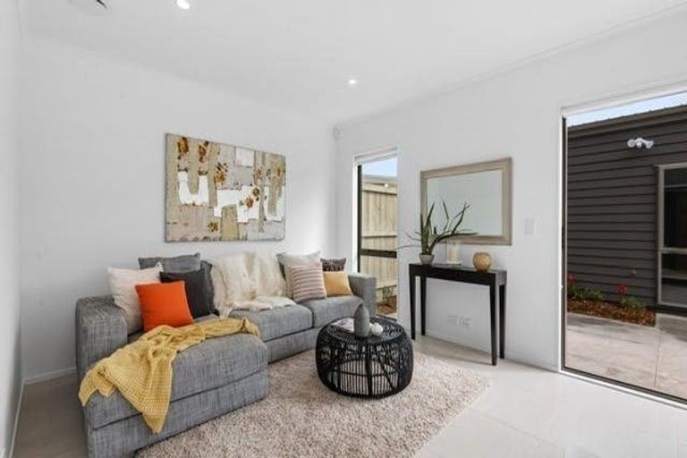 Photo of property in 69 Pepene Avenue, Takanini, 2112