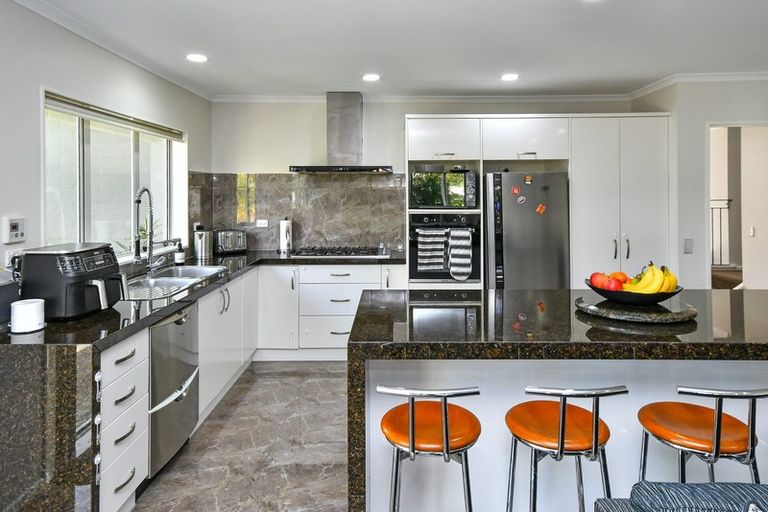 Photo of property in 4 Glasson Avenue, Flat Bush, Auckland, 2016