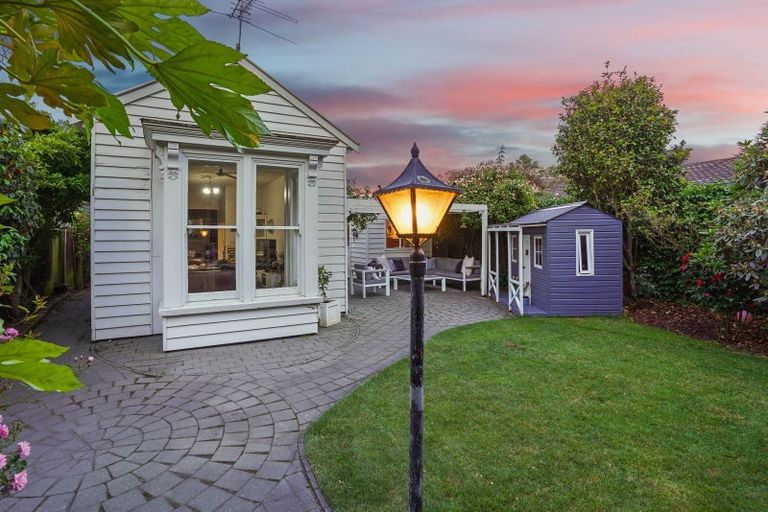 Photo of property in 96 Holly Road, St Albans, Christchurch, 8014