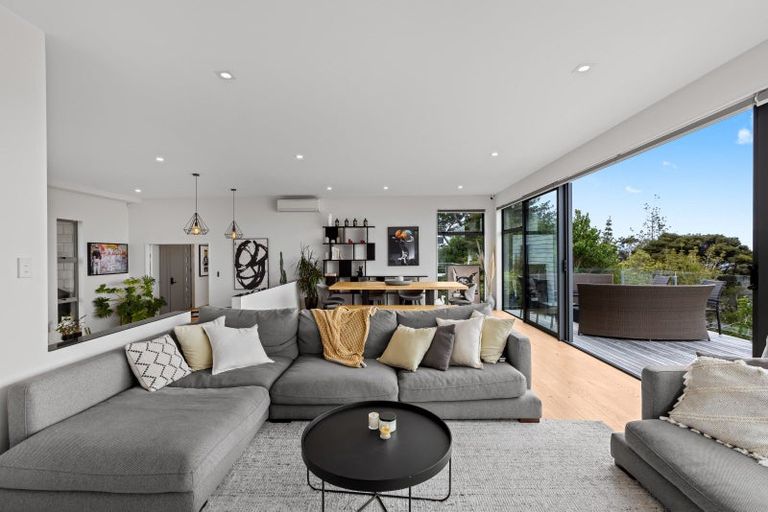 Photo of property in 1 Te Kawau Pass, Greenhithe, Auckland, 0632