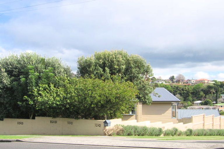 Photo of property in 142 Hinewa Road, Otumoetai, Tauranga, 3110