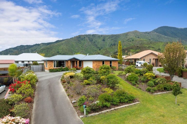 Photo of property in 4 Glentui Place, Waikawa, Picton, 7220