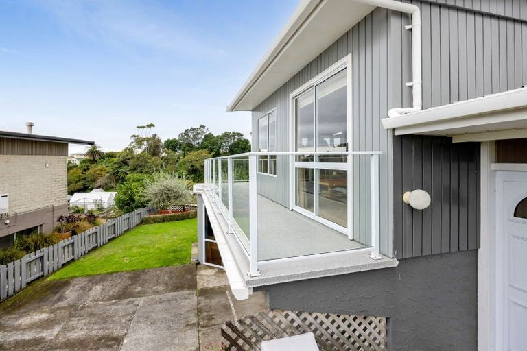 Photo of property in 17 Nevada Drive, Merrilands, New Plymouth, 4312