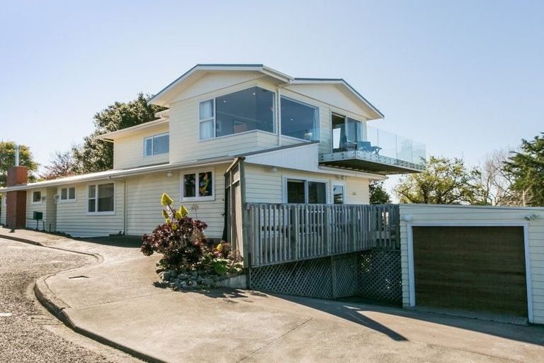 Photo of property in 12 Ormond Road, Hospital Hill, Napier, 4110