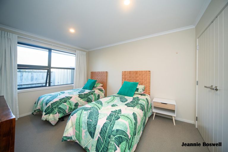 Photo of property in 8 Medallion Court, Kelvin Grove, Palmerston North, 4414