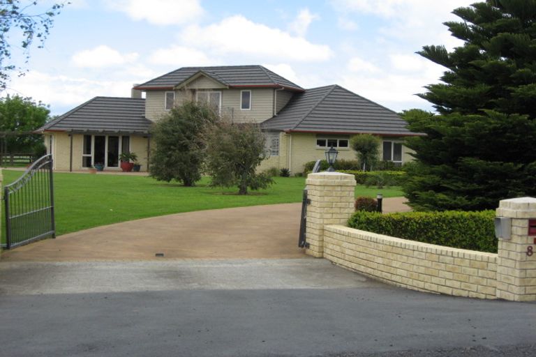 Photo of property in 869 Waitakere Road, Kumeu, 0891