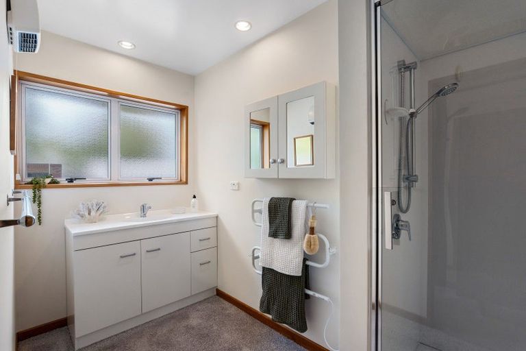 Photo of property in 2/19 Manor Place, Bryndwr, Christchurch, 8053