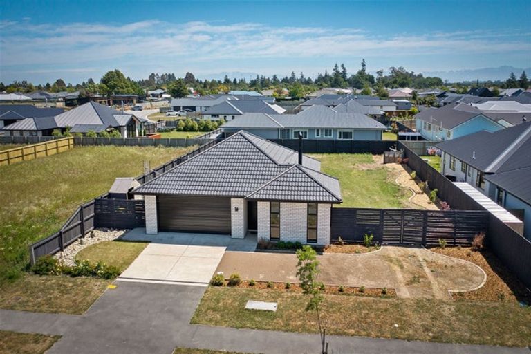 Photo of property in 16 Suffolk Drive, Kirwee, 7571