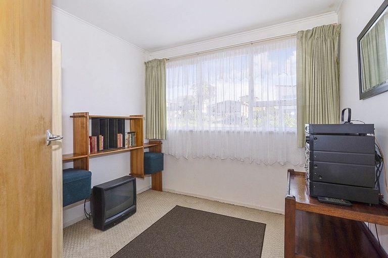 Photo of property in 9 Kelwyn Road, Kelston, Auckland, 0602