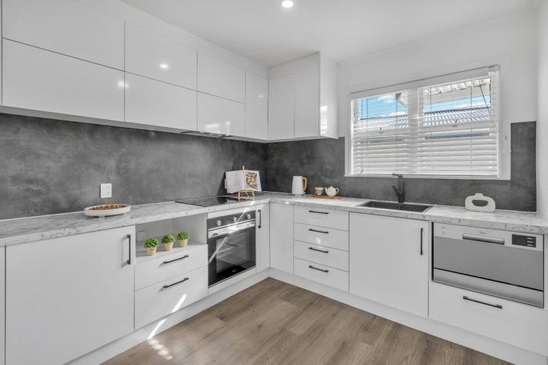 Photo of property in 1/109 Target Road, Totara Vale, Auckland, 0629