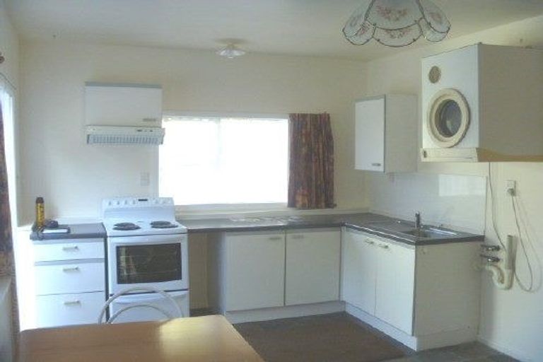 Photo of property in 25 Melrose Road, Island Bay, Wellington, 6023