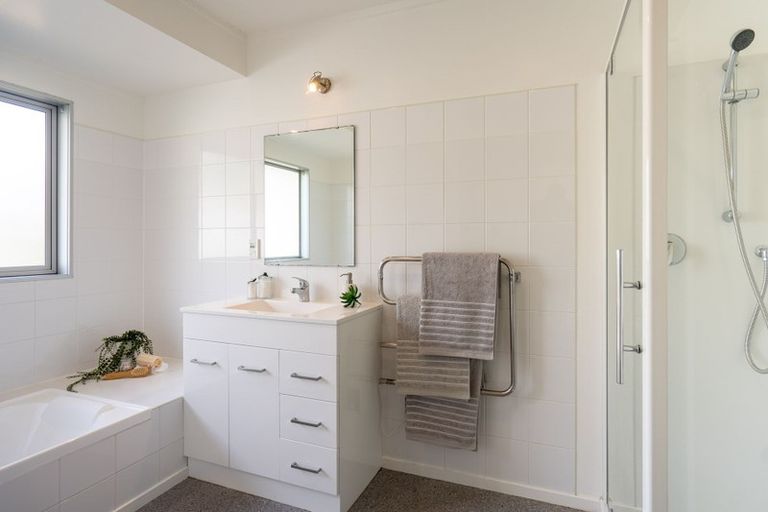 Photo of property in 52 Rutherford Drive, Waikanae Beach, Waikanae, 5036