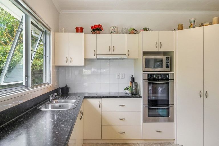 Photo of property in 307 Te Moana Road, Waikanae, 5036