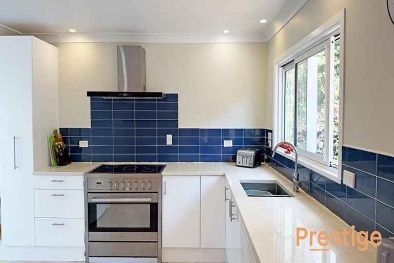 Photo of property in 29 Holyoake Place, Chatswood, Auckland, 0626