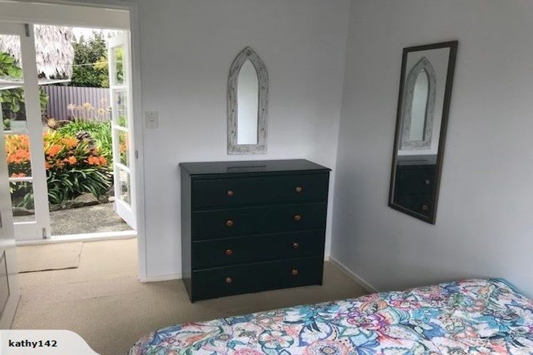 Photo of property in 69 Kiwi Esplanade, Mangere Bridge, Auckland, 2022