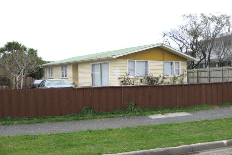Photo of property in 12 Dewsbury Grove, Wainuiomata, Lower Hutt, 5014