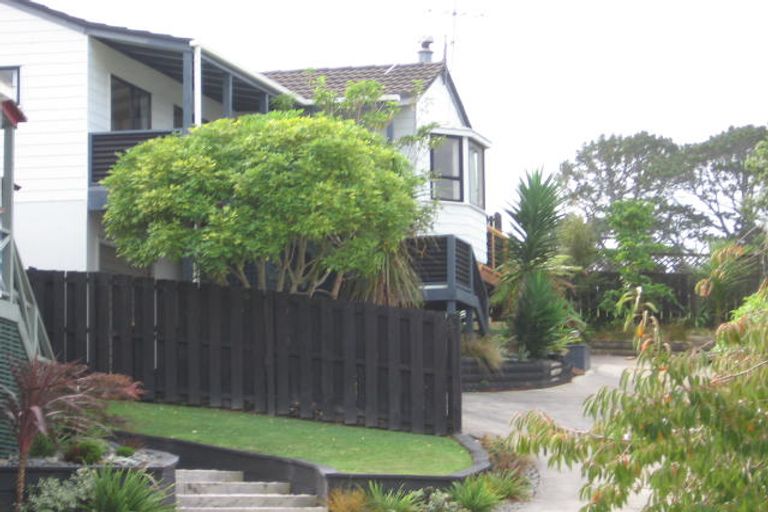 Photo of property in 1/6 Juneau Place, Glendene, Auckland, 0602