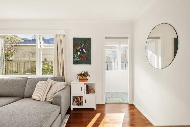 Photo of property in 7/139 Queens Drive, Lyall Bay, Wellington, 6022