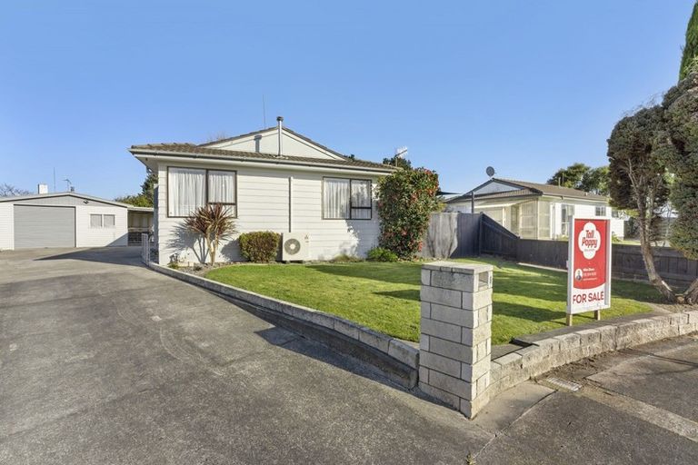 Photo of property in 9 Pluto Place, Milson, Palmerston North, 4414