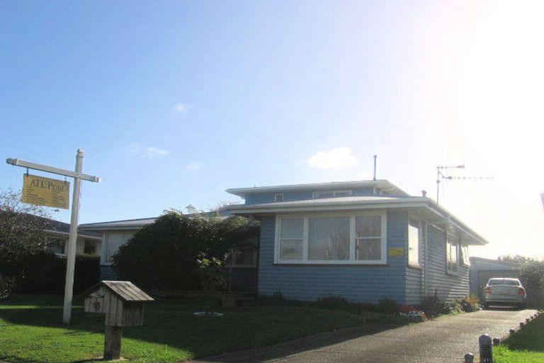 Photo of property in 15 Somerset Crescent, Highbury, Palmerston North, 4412