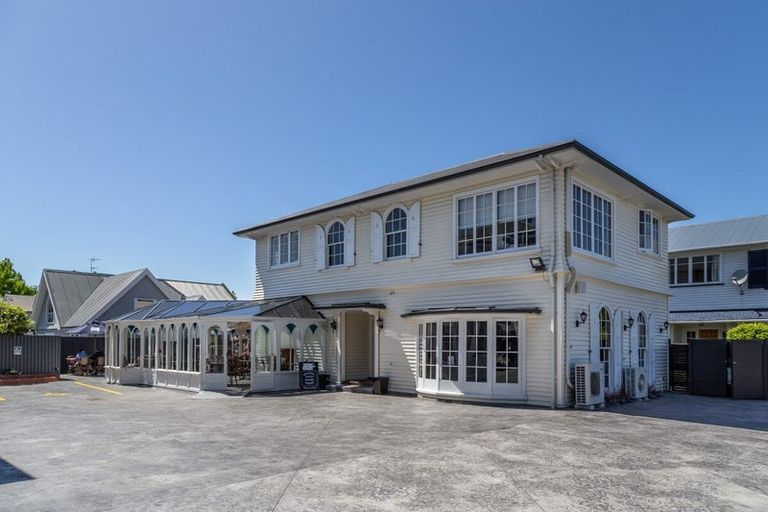 Photo of property in 106 Papanui Road, Merivale, Christchurch, 8014