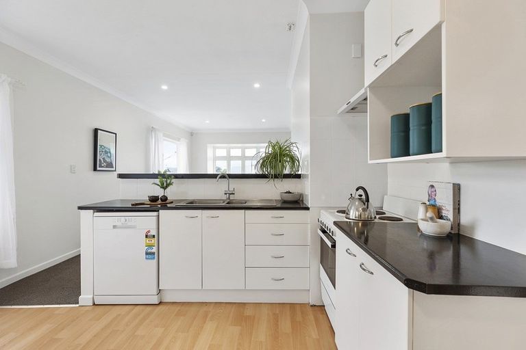 Photo of property in 24 Ferry Street, Seatoun, Wellington, 6022