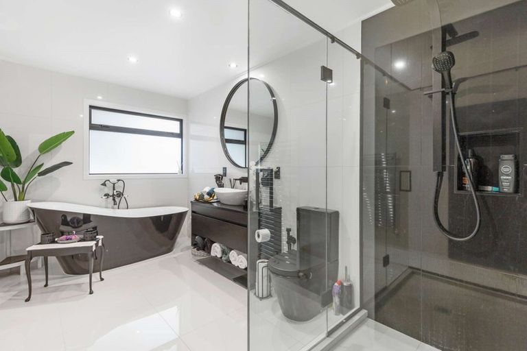 Photo of property in 6 Robertson Street, Glenholme, Rotorua, 3010