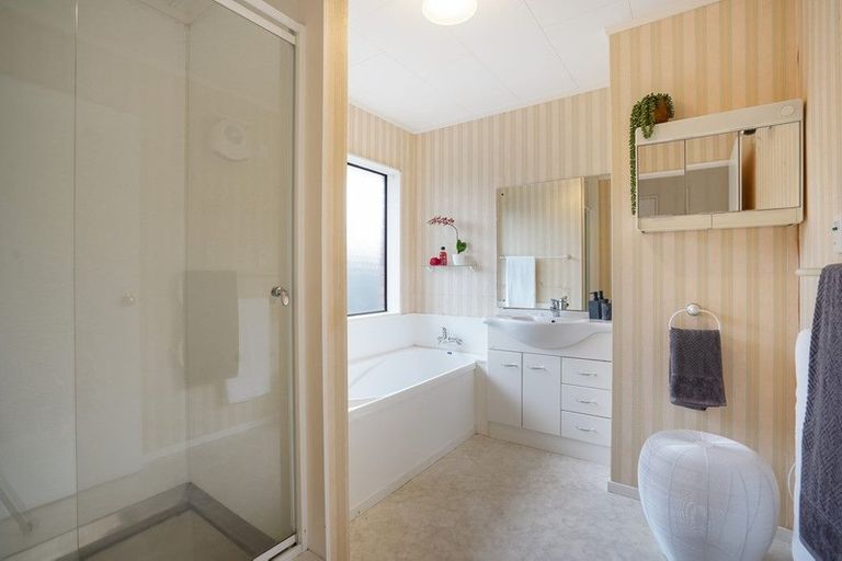 Photo of property in 124 Amberley Avenue, Highbury, Palmerston North, 4412