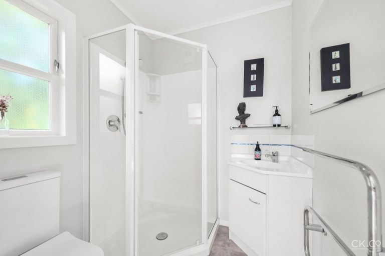 Photo of property in 4 Lockett Street, Waterloo, Lower Hutt, 5011