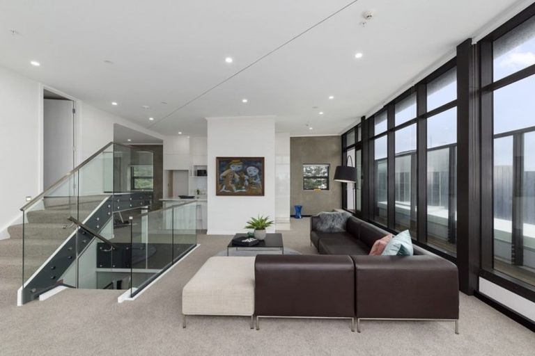 Photo of property in Frame Apartments, 1601/111 Molesworth Street, Thorndon, Wellington, 6011