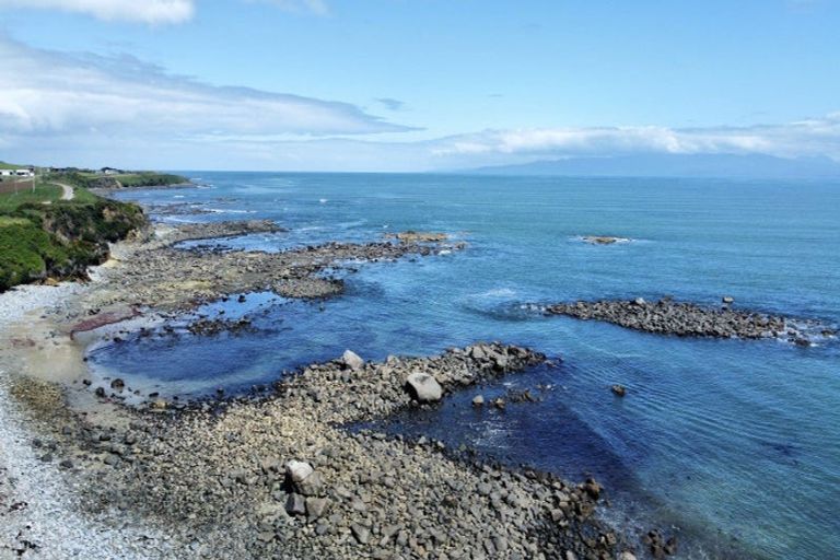 Photo of property in 27 Tamatea Street, Pahia, Riverton, 9881