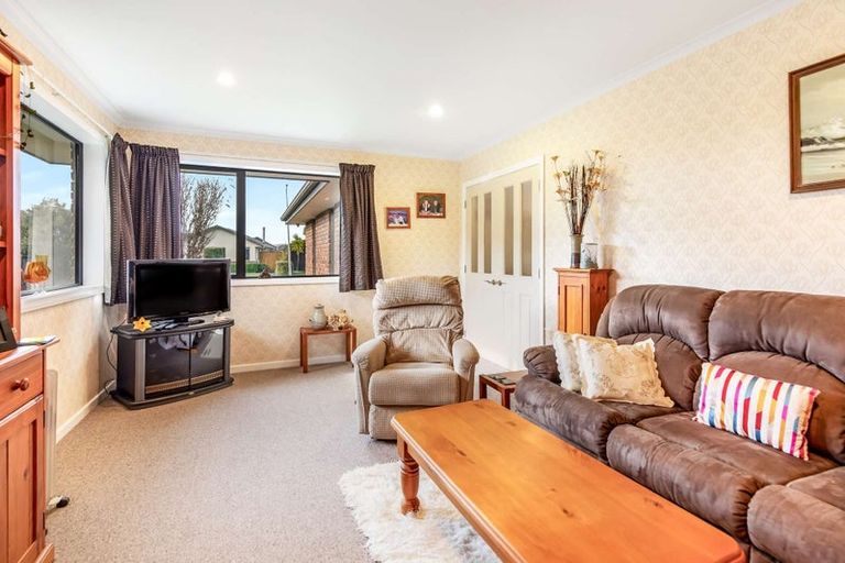 Photo of property in 11 Cleveland Heights, Kelvin Grove, Palmerston North, 4414