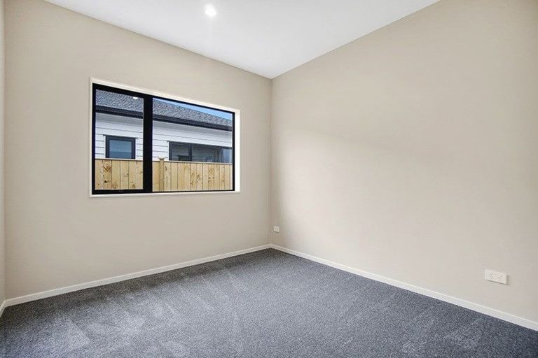 Photo of property in 2 Kakabeak Way, Takanini, 2110