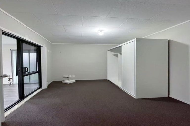 Photo of property in 3 Rukumoana Place, Clendon Park, Auckland, 2103