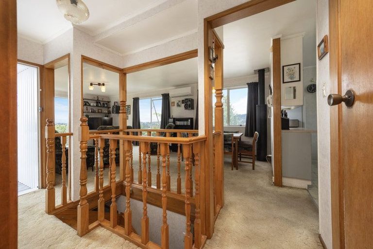 Photo of property in 10 Stallard Place, Glen Eden, Auckland, 0602