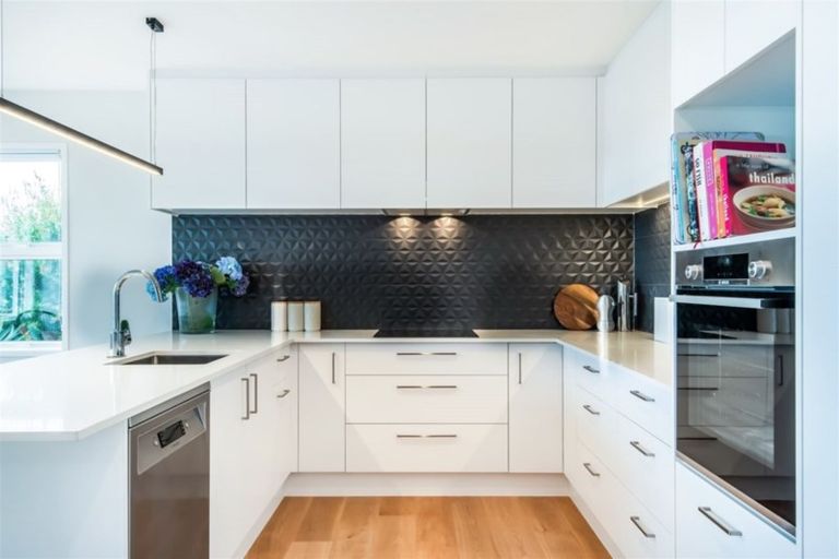 Photo of property in 99 Queen Street, Northcote Point, Auckland, 0627