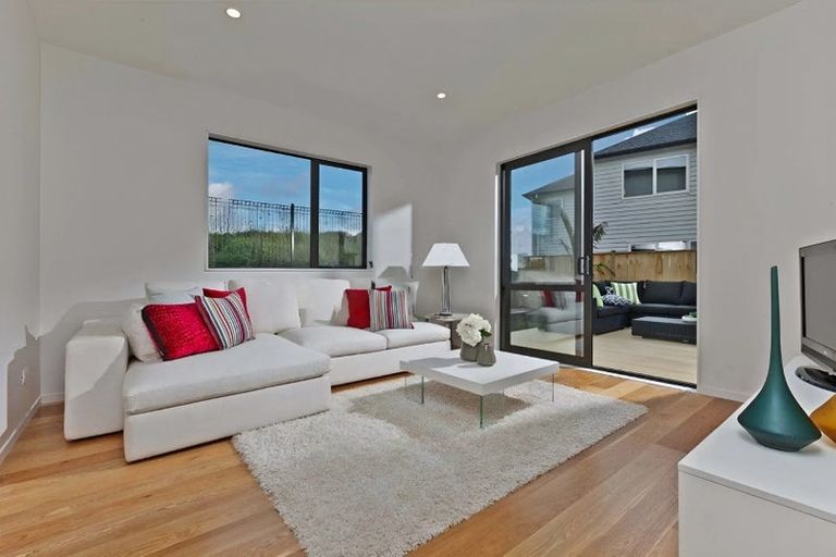 Photo of property in 18 Spyglass Street, Red Beach, 0932