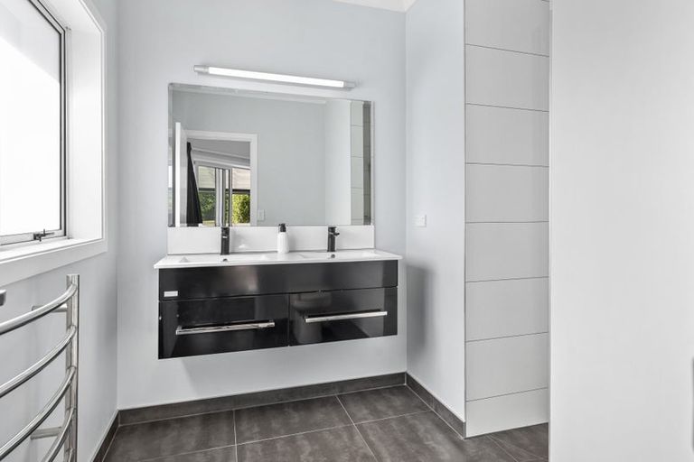 Photo of property in 15 Maple Grove, Acacia Bay, Taupo, 3385