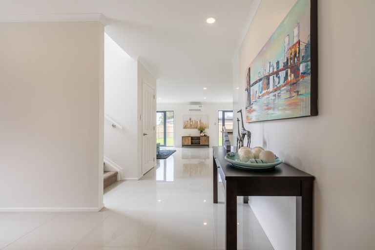 Photo of property in 9 Netherlands Avenue, Kelston, Auckland, 0602