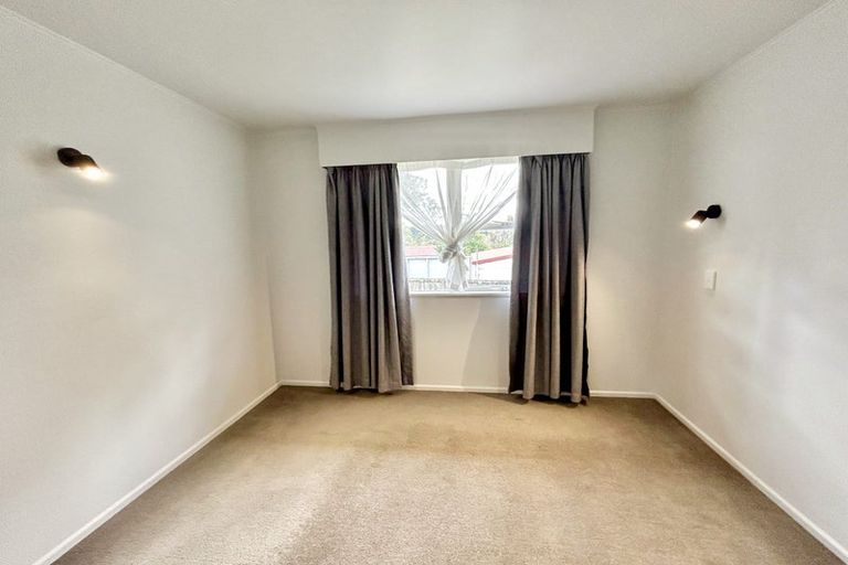 Photo of property in 2/5 Gazelle Avenue, Beach Haven, Auckland, 0626