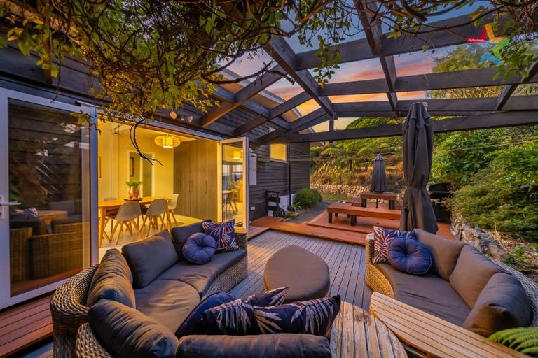 Photo of property in 239 Dowse Drive, Maungaraki, Lower Hutt, 5010