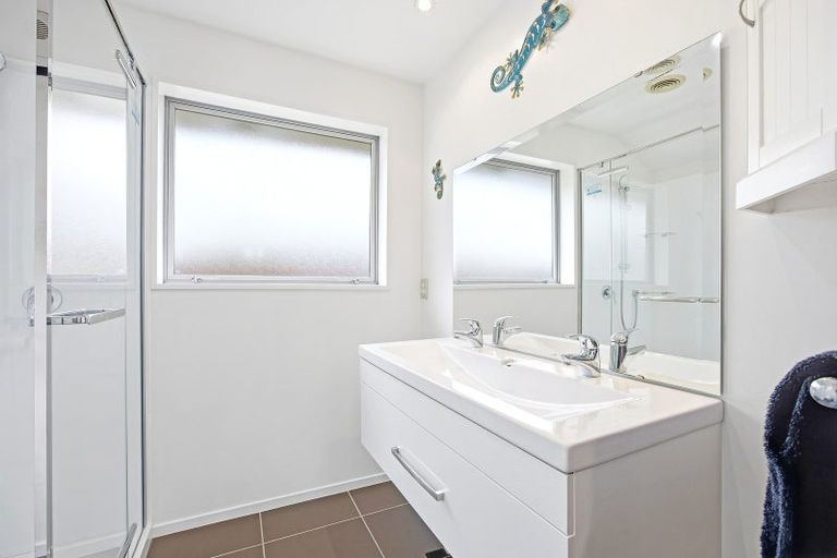 Photo of property in 15 Cridland Place, Halswell, Christchurch, 8025