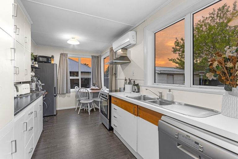 Photo of property in 24 Bournemouth Crescent, Aranui, Christchurch, 8061