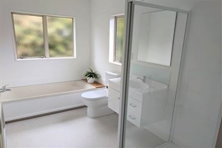 Photo of property in 2/2 East Coast Road, Milford, Auckland, 0620