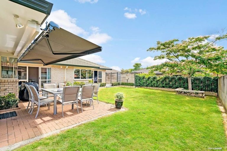 Photo of property in 19 Newinn Crescent, East Tamaki Heights, Auckland, 2016
