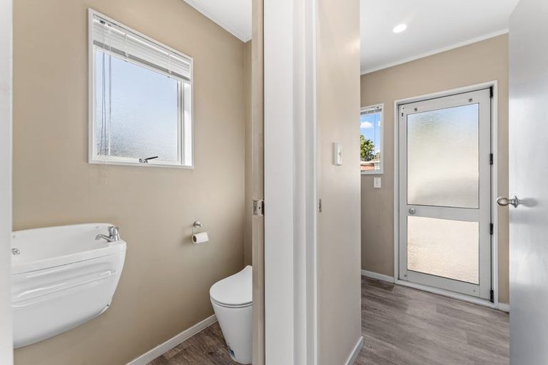 Photo of property in 2/372 Whangaparaoa Road, Stanmore Bay, Whangaparaoa, 0932